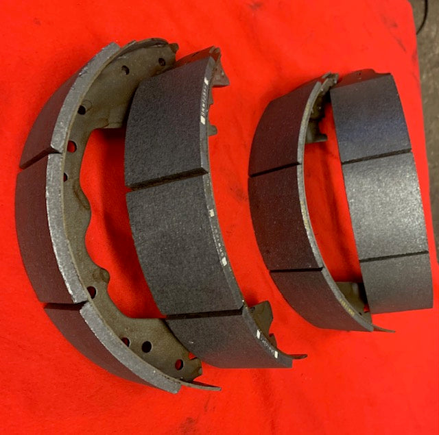 Velvetouch Metallic brake shoe Dodge Ford International 1966-1997 REAR 12x2 1/2