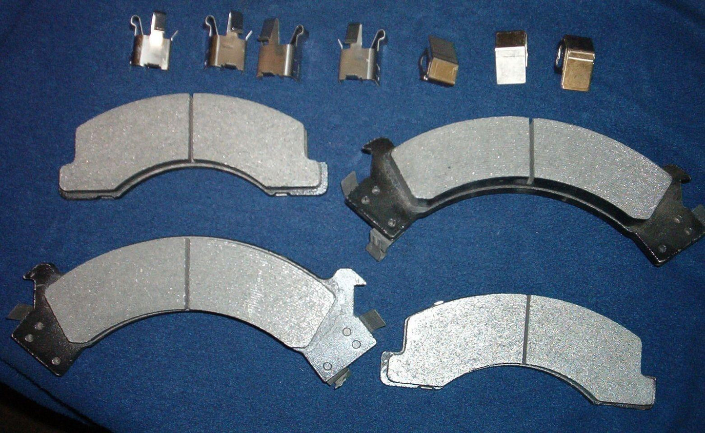 Isuzu NPR Brake pads with hardware 1988-1997 FRONT